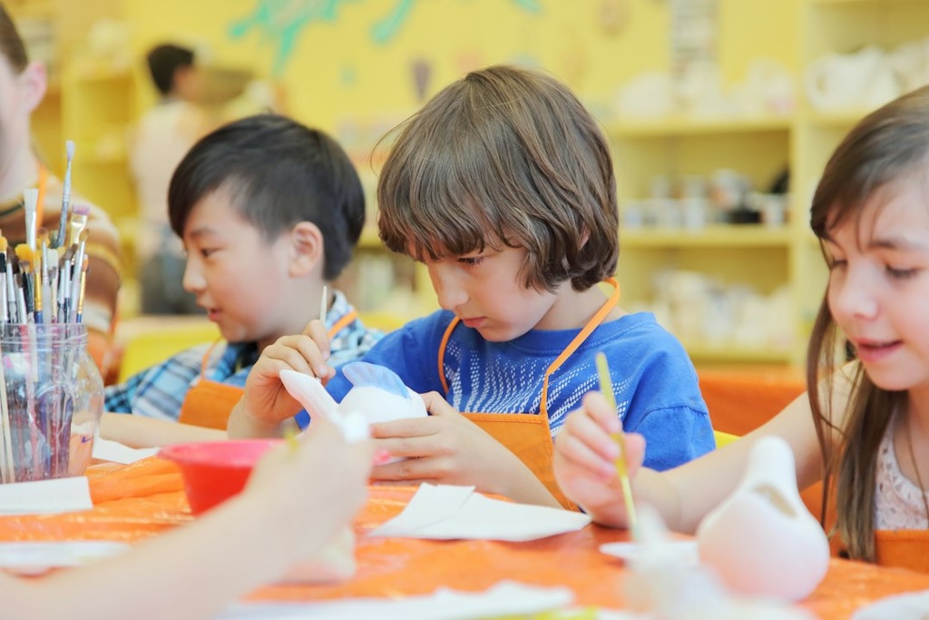 unsplash_ljfPU1-Ygxw_kids painting crafts