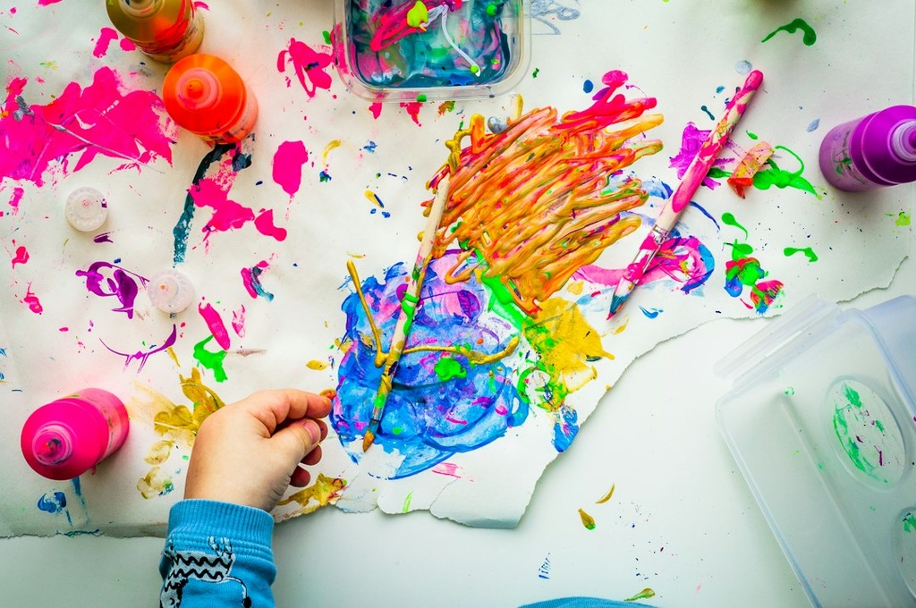 unsplash_54VAb3f1z6w_kids painting crafts