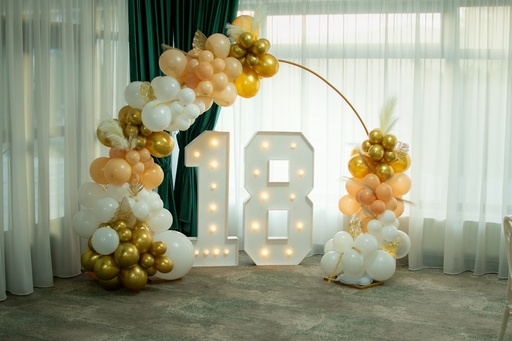 unsplash_V-yhwaT6JrY_balloon arch decoration