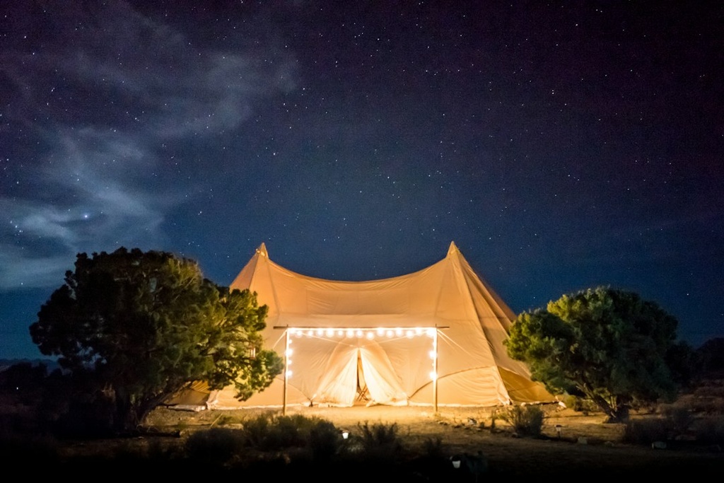 unsplash_EP4VrAn-WaY_bell tent glamping