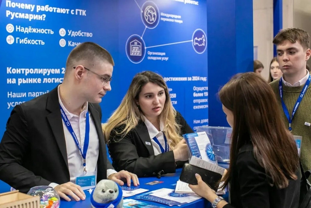 unsplash_BKpOVik79lA_trade show booth