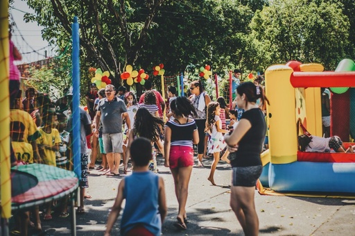 unsplash_dAt6MVfS1_w_bouncy castle