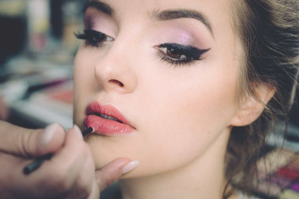 unsplash_YGmk9UZMdZg_bridal makeup