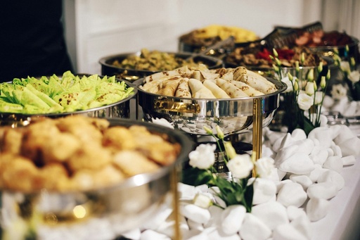 unsplash_SiwrpBnxDww_buffet catering