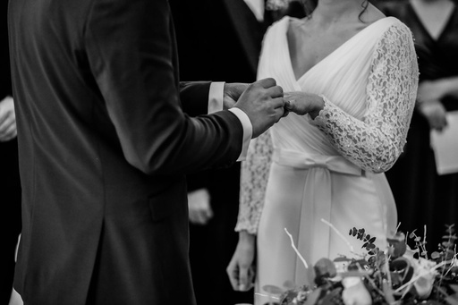 unsplash_cpa3-3UPfC8_wedding ceremony officiant
