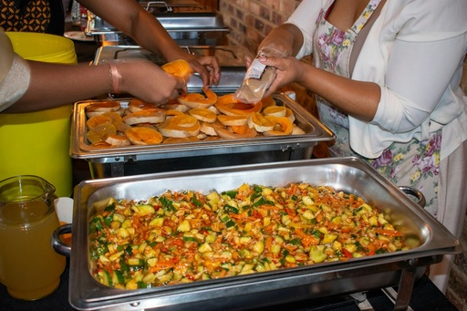 unsplash_gVyFFZo18ts_chafing dish buffet