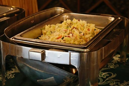 unsplash_gfo8ESLIaCA_chafing dish buffet