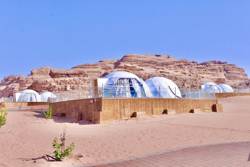 unsplash_5keYYtYC9MI_desert glamping tent