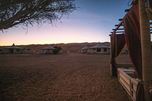 unsplash_RIYHbvUVTzg_desert glamping tent