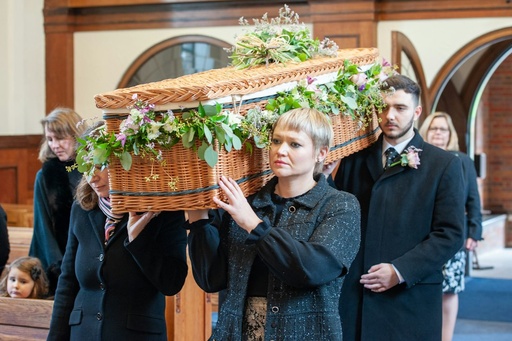unsplash_rkKGxjN7gAc_funeral flowers casket