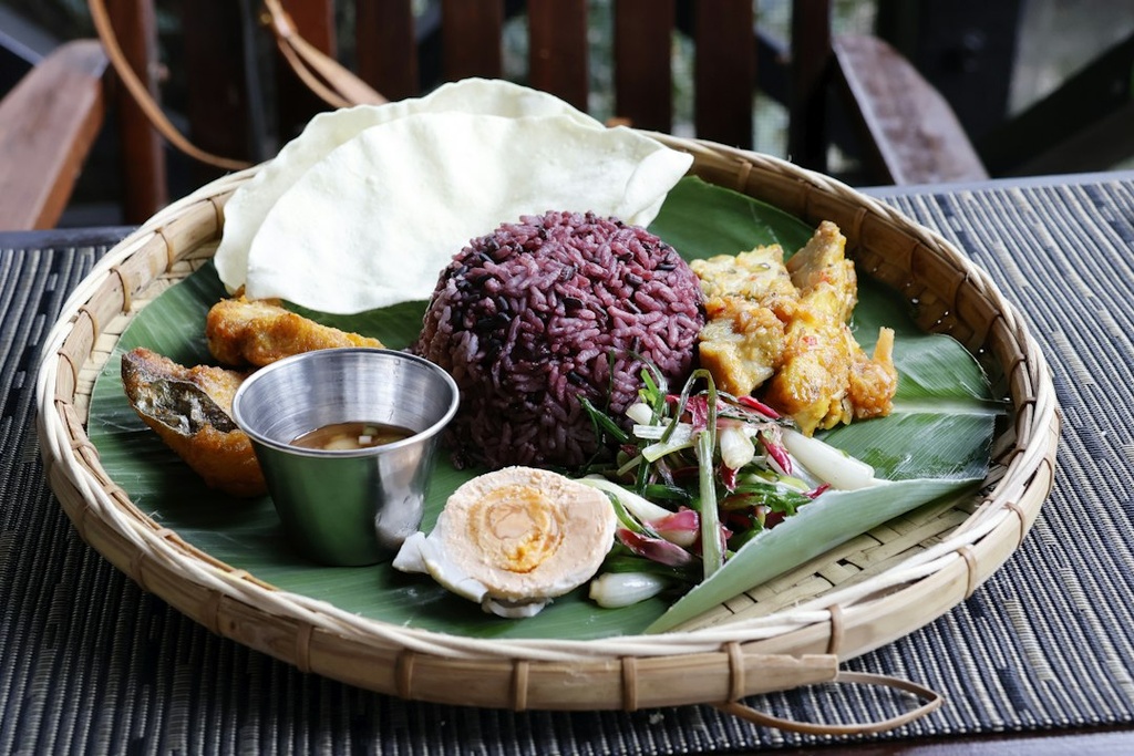 unsplash_ZxuHqAwjOa4_asian food platter
