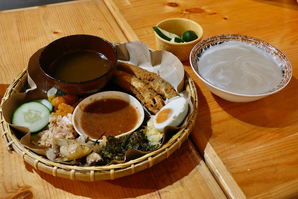 unsplash_KSY2daDUAY4_asian food platter