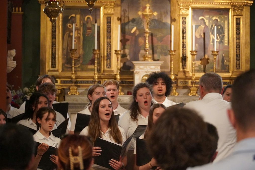 unsplash_ZaZcvU_WuF8_choirs