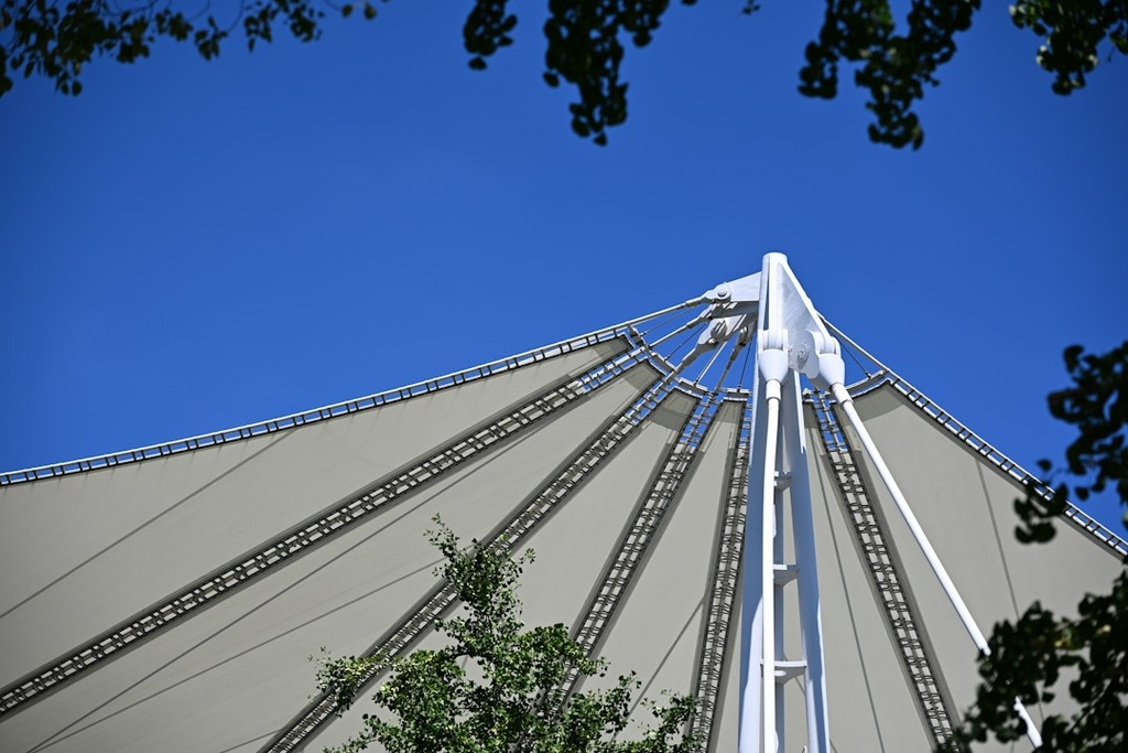 unsplash_xxPlvm7ON_M_event marquee structure
