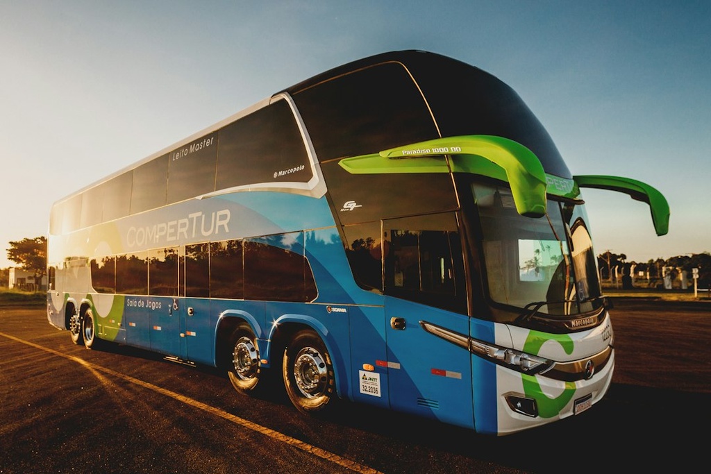 unsplash_T5jzpRTVF1U_coach bus travel