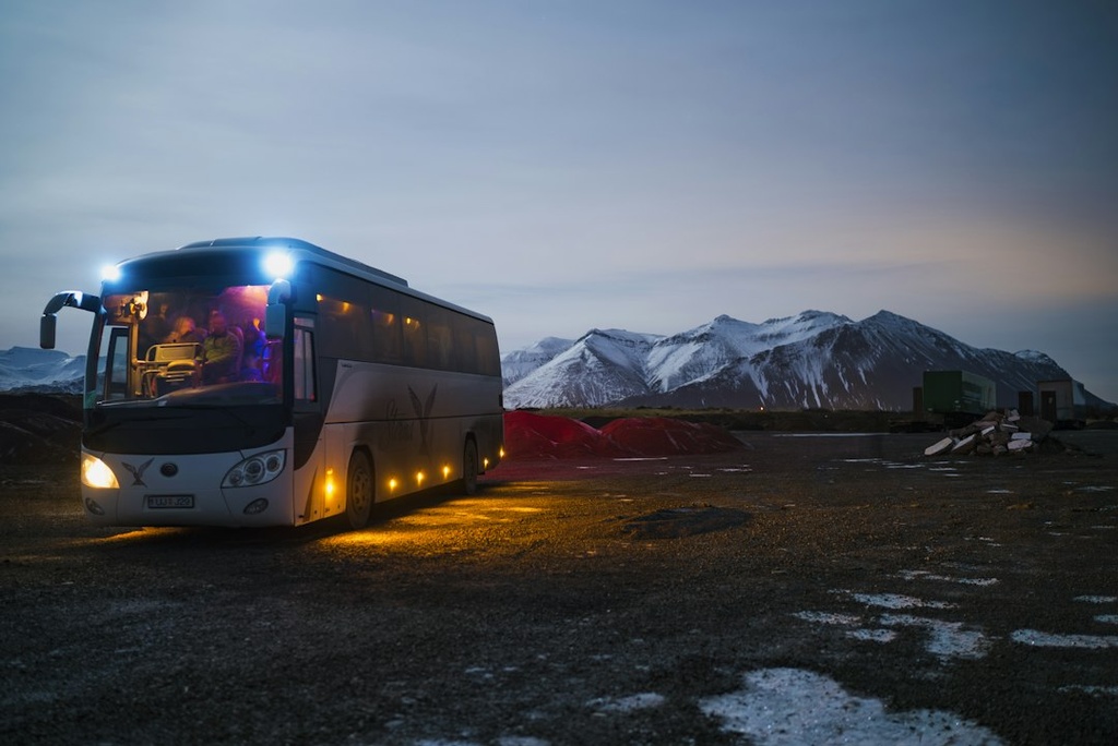 unsplash_6mcVaoGNz1w_coach bus travel