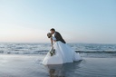 unsplash_1ZwaHtkNmDg_beach wedding