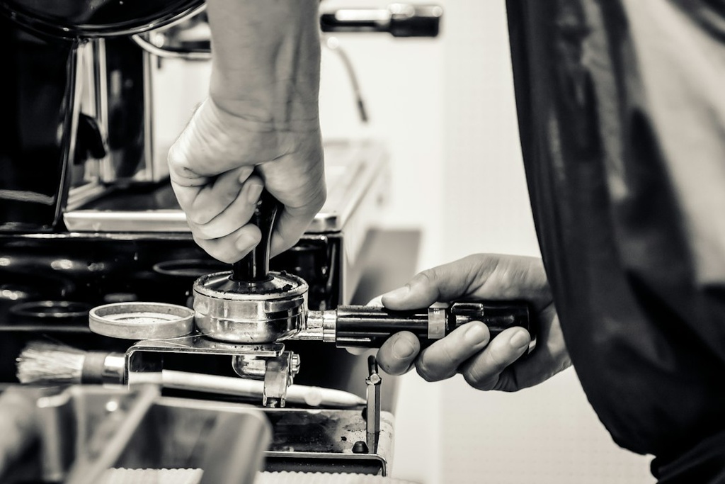 unsplash_a75gxol-J7k_barista coffee