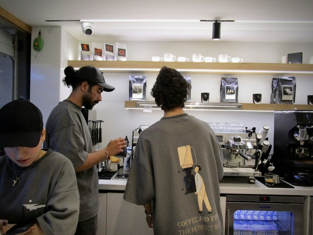 unsplash_dVSbqFkkZW4_barista coffee