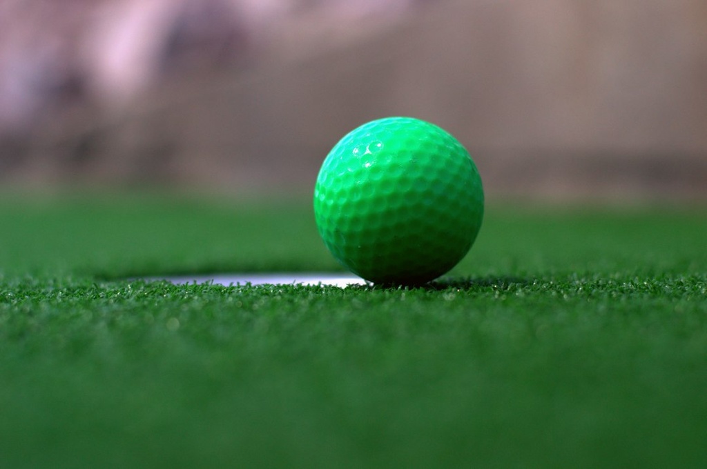 unsplash_EN3AVjMPZWA_mini golf