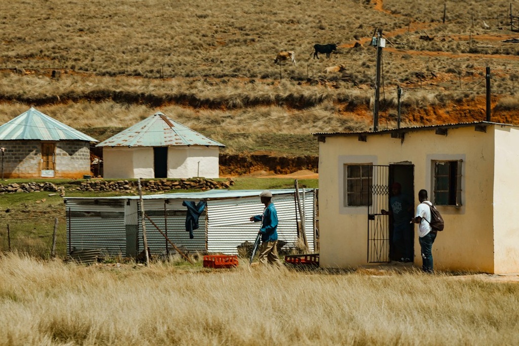 unsplash_uzhulj1gifY_rural homestead africa