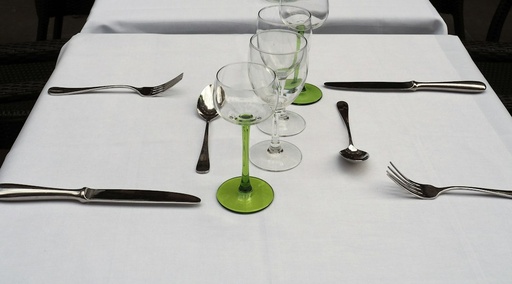 unsplash_Srm9V2U6l7U_cutlery table setting