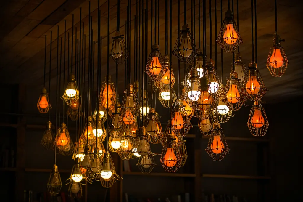 unsplash_bIGNR9azHoU_lighting.webp