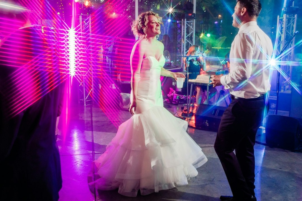 unsplash_bXoOQpB4MTg_dance floor wedding