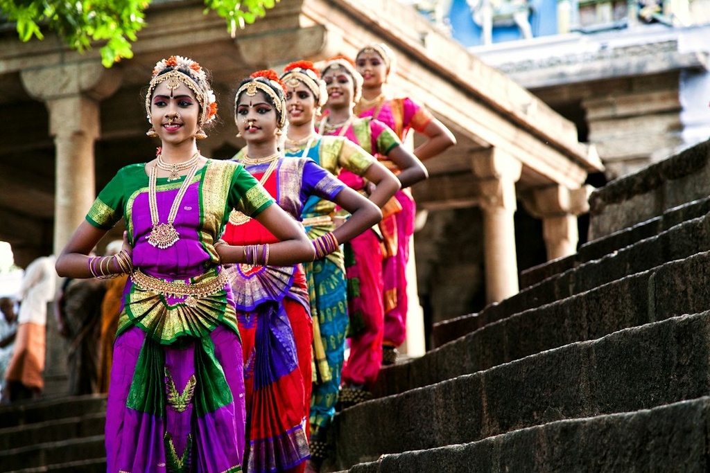 unsplash_ImmubOS8GjY_dancers performance