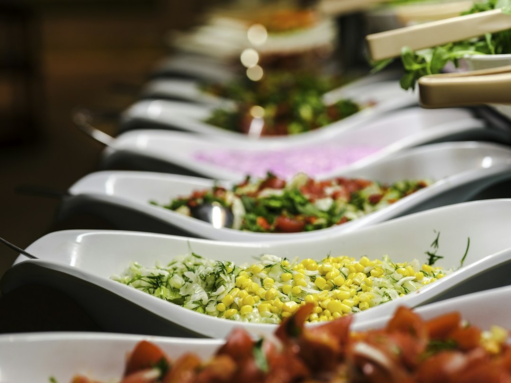unsplash_eqMHmoe550Y_catering buffet
