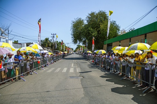 unsplash_v_rMlvNjx5o_crowd control barrier