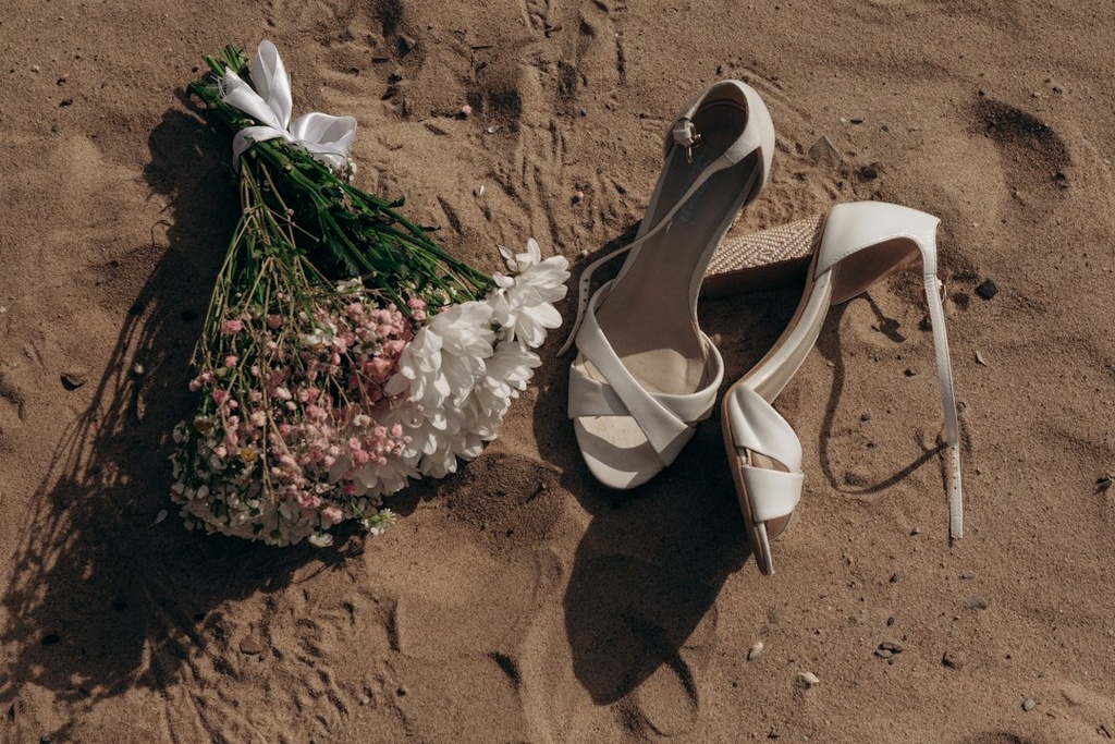 unsplash_a2y1EW8SqUg_destination wedding beach