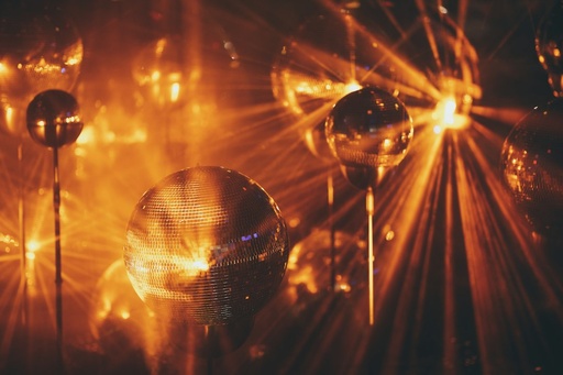 unsplash_TSWZvlYUsnI_disco lights party