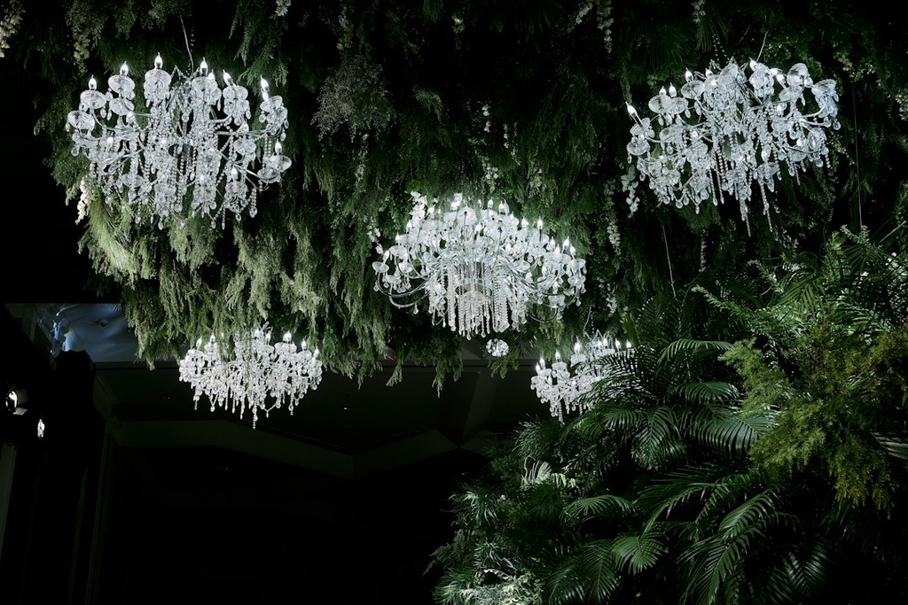 unsplash_trZw05gIA9g_wedding ceiling draping