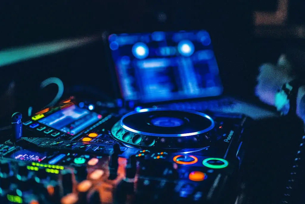unsplash_ttv1pX6tk7o_DJ.jpg.webp