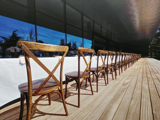 unsplash_rzGDy89MzUo_banquet tables chairs