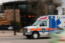 unsplash_V5nq6u-Ce_U_paramedic ambulance