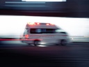 unsplash_UmqF84xPUX4_paramedic ambulance