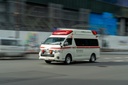unsplash_EmXM5kcN3lw_paramedic ambulance