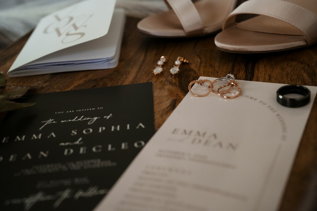 unsplash_J7xuJTgUeME_wedding program booklet