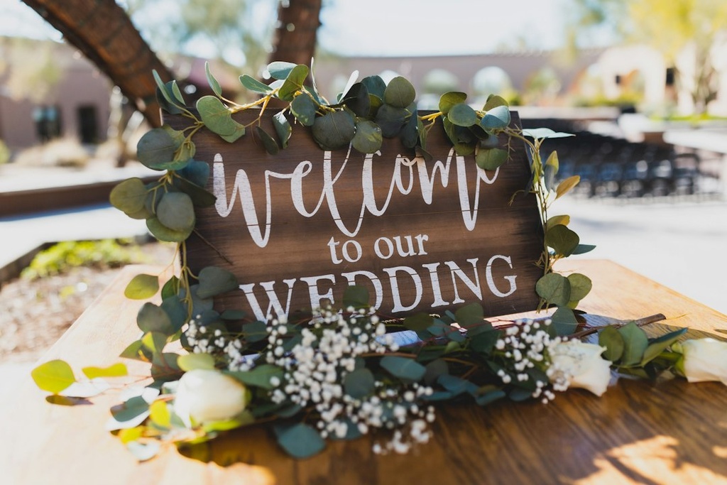 unsplash_zaeyf-6l83s_wedding welcome sign