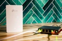 unsplash_oZgzVU_B3sE_wifi router conference