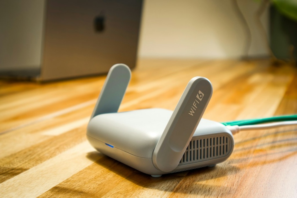 unsplash_mTm0YLorp1Y_wifi router conference