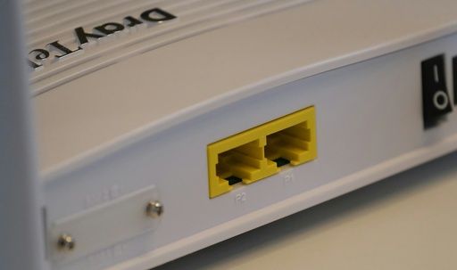 unsplash_2H06IWVVpiQ_wifi router conference