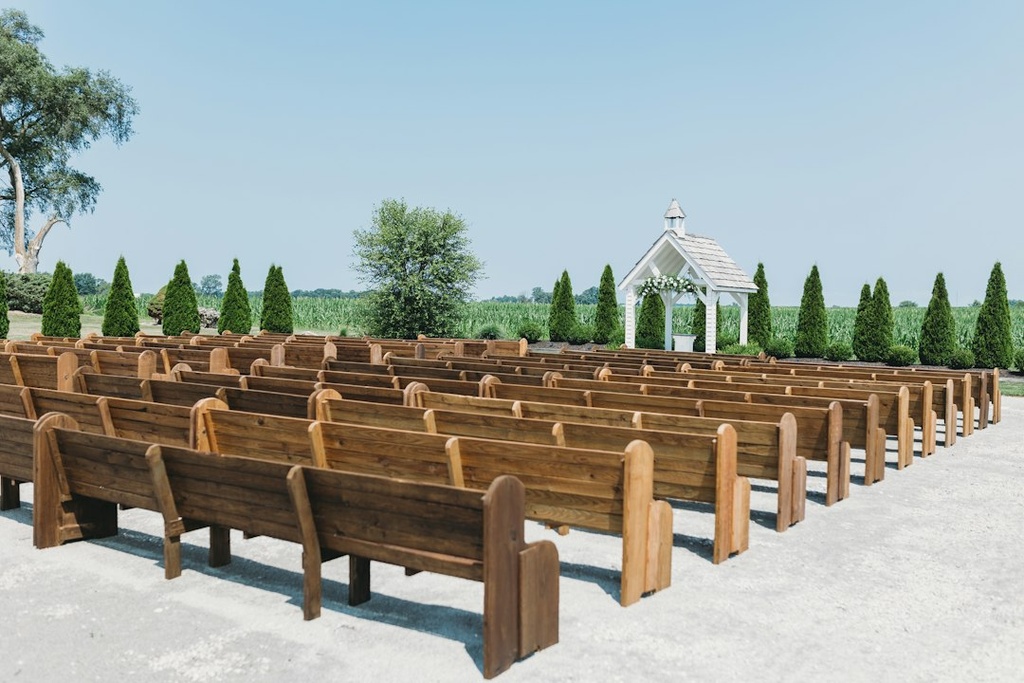 unsplash_NSvk6CEvv9Q_barn wedding venue
