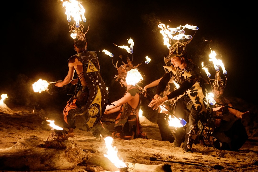 unsplash_cGaunyKAJS4_fire dancer