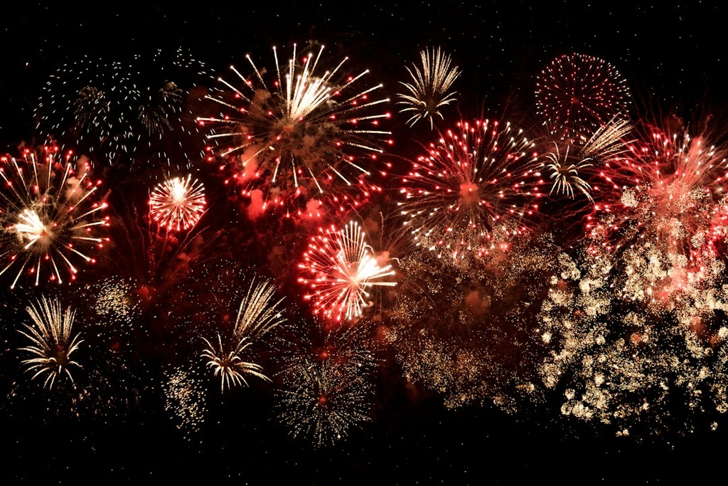 unsplash_5mj5jLhYWpY_fireworks