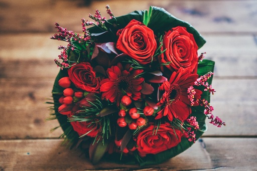 unsplash_8PnMHV05UHU_flower bouquet delivery