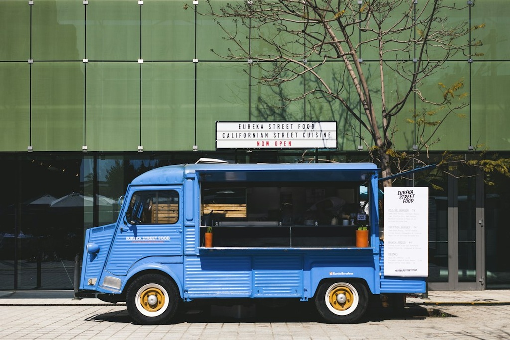 unsplash_geeZzrAXyMQ_food truck