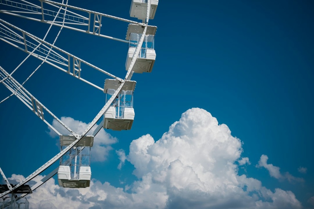 unsplash_inXU1AqHNYM_fairground ride